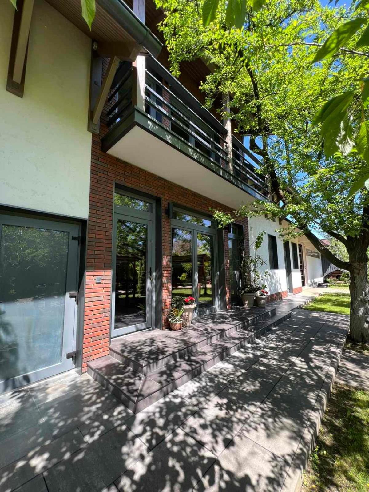 Tulipan Hotel Aquapark Vyshkove Exterior photo