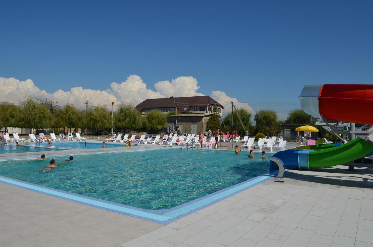 Tulipan Hotel Aquapark Vyshkove Exterior photo